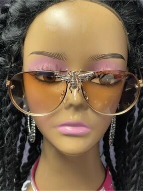 Gold Bee Accent Aviator Sunglasses - Women's Fashion Accessory